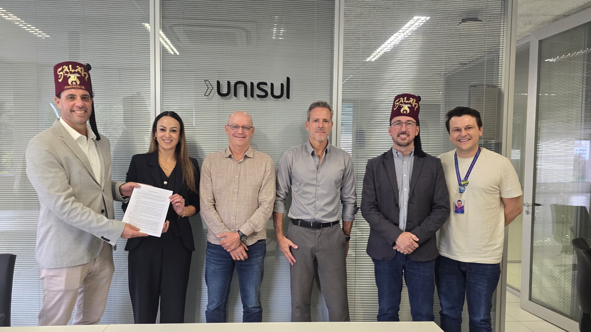 Salah Shriners e Unisul assinam convênio para ampliar acesso de crianças a tratamentos internacionais